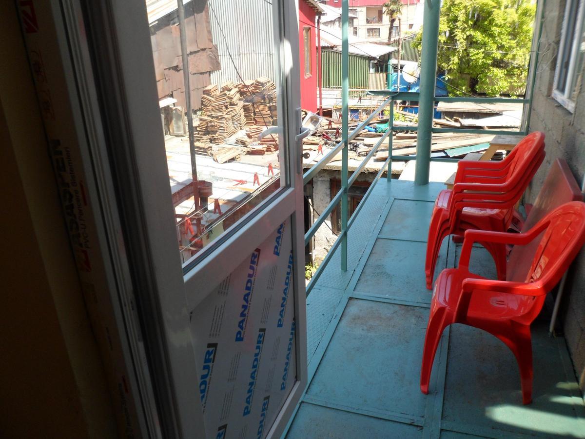 Everyday Cat Hostel Batumi Exterior photo